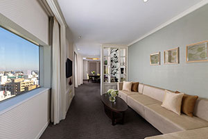 贅沢なソファセットスペース完備